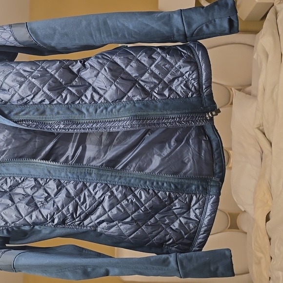 Athleta Women's Dark Green Quilted Puffer Jacket - Picture 6 of 16